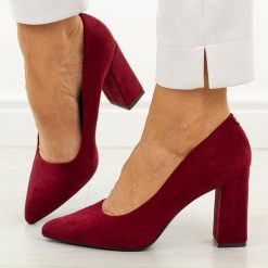 Bordowe czółenka damskie na słupku Sergio Leone Pb216. Czerwone czółenka Sergio Leone, na jesień, bez wzorów, ze skóry, eleganckie, bez obcasa, na słupku, bez zapięcia. Za 169.00 zł.