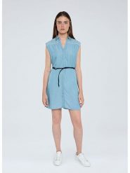 Pepe Jeans Sukienka w kolorze błękitnym rozmiar: XS. Niebieskie sukienki Pepe Jeans, na co dzień, xs, bez wzorów, z jeansu, bez kołnierzyka, bez ramiączek, mini, proste. Za 141.52 zł.
