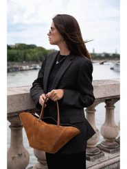 Maison héritage PARIS Skórzany shopper bag "Saphir" w kolorze jasnobrązowym - 43 x 25 x 8 cm rozmiar: onesize. Brązowe shopper bag maison héritage PARIS, bez wzorów, z materiału, przez ramię, bez dodatków. Za 357.45 zł.
