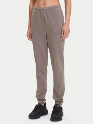 Nike Spodnie dresowe Chill Terry FN2434 Brązowy Regular Fit. Brązowe spodnie dresowe Nike, bez wzorów, z dresówki. Za 259.99 zł.