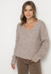Brązowy Sweter z Dodatkiem Wełny i Trójkątnym Dekoltem Esmina. Brązowe swetry Born2be, l, bez wzorów, z wełny, eleganckie, bez ramiączek. Za 99.99 zł.