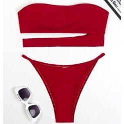 Strój kąpielowy bikini bandeau na plażę Nevia. Czerwone stroje jednoczęściowe Intica, bez wzorów. Za 139.00 zł.