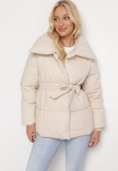 Jasnobeżowa Kurtka Wiązana w Pasie z Szerokim Kołnierzem i Pikowaniem Ramella. Brązowe kurtki Born2be, l, bez wzorów, z jeansu, eleganckie, bez kaptura. Za 319.99 zł.
