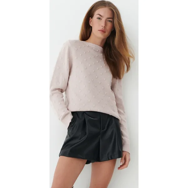 Sweter z ozdobą 3D - Różowy. Czerwone swetry Mohito, xxs, z aplikacjami, bez ramiączek. W wyprzedaży za 79.99 zł.
