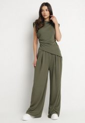 Ciemnozielony Komplet Bluzka z Zaznaczonymi Ramionami i Spodnie Szerokie na Gumce Divaires. Zielone bluzki Born2be, l, bez wzorów, klasyczne, bez kołnierzyka, bez ramiączek. Za 159.99 zł.