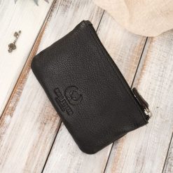 Portfel damski skórzany z kwiatowym wzorem T-45-BL etui na klucze T-51-NBL zestaw prezentowy Paolo Peruzzi ZUP-119-BL. Czarne portfele PAOLO PERUZZI, bez wzorów, ze skóry ekologicznej. Za 109.99 zł.