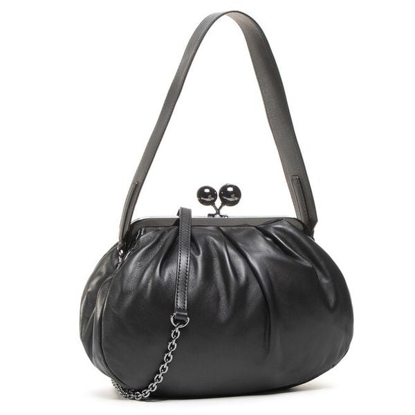 Torebka Weekend Max Mara. Czarne kopertówki Weekend Max Mara, bez wzorów, wizytowe, bez dodatków. Za 1,569.00 zł.
