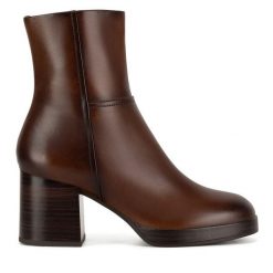 Botki Sergio Bardi. Brązowe botki Sergio Bardi, bez wzorów, bez obcasa, na słupku, bez zapięcia. Za 295.99 zł.
