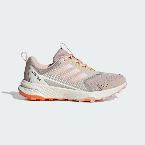 Buty Tracefinder Trail Running. Białe buty do biegania adidas, bez wzorów, z gumy, bez zapięcia, do biegania, adidas terrex. Za 311.50 zł.