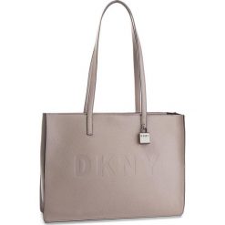 Torebka DKNY - Commuter-Lg Tz Tote R83AA666 Warm Grey WG5. Szare shopper bag DKNY, bez wzorów, ze skóry, klasyczne, duże, bez dodatków. W wyprzedaży za 649.00 zł.