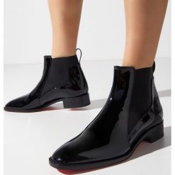 CHRISTIAN LOUBOUTIN - Botki ze skóry lakierowanej. Czarne botki CHRISTIAN LOUBOUTIN, bez wzorów, ze skóry, klasyczne, bez obcasa, na obcasie, bez zapięcia. Za 4,079.00 zł.