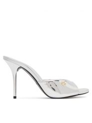 LOVE MOSCHINO Klapki JA28209G0OJE090B Srebrny. Szare klapki Love Moschino, bez wzorów, ze skóry, bez obcasa, bez zapięcia. Za 839.99 zł.