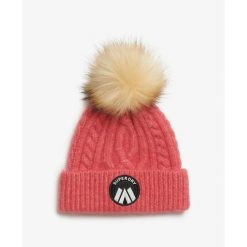 Czapka damska z plecionym wzorem Superdry Luxe. Czerwone czapki zimowe Superdry, bez wzorów. W wyprzedaży za 126.95 zł.