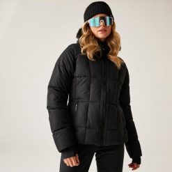 Kurtka narciarska damska z membraną Glamourize VI Dare 2b. Czarne kurtki narciarskie Dare 2b, na zimę, bez wzorów, z tkaniny, bez kaptura, narciarskie. W wyprzedaży za 899.99 zł.