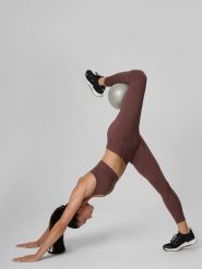 4F Legginsy treningowe bezszwowe damskie - brązowe XL/XXL. Brązowe legginsy 4f, s, bez wzorów, z podwyższonym stanem, na fitness i siłownię. Za 149.99 zł.