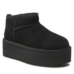 Śniegowce Ugg. Czarne śniegowce UGG, bez wzorów, bez zapięcia. Za 819.99 zł.