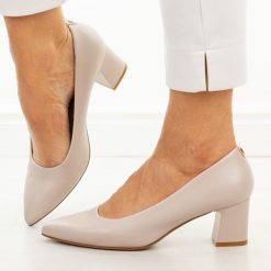 J.Szare czółenka damskie na obcasie Sergio Leone Pb413. Szare czółenka Sergio Leone, na jesień, bez wzorów, ze skóry, biznesowe, bez obcasa, na obcasie, bez zapięcia. W wyprzedaży za 148.72 zł.