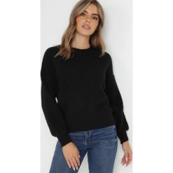 Czarny Sweter Gesner. Czarne swetry Born2be, s, z aplikacjami, z dzianiny, bez ramiączek. W wyprzedaży za 89.99 zł.