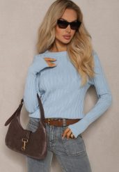 Jasnoniebieski Sweter z Wiskozą i Ozdobnym Splotem Saviana. Niebieskie swetry Renee, bez wzorów, z jeansu, casualowe, bez ramiączek. W wyprzedaży za 87.99 zł.