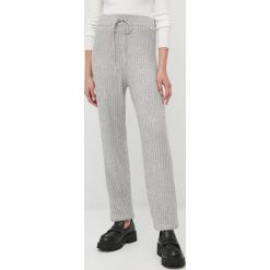 Twinset spodnie z domieszką wełny damskie kolor szary. Szare spodnie materiałowe Twinset, bez wzorów, z dzianiny, z podwyższonym stanem. W wyprzedaży za 419.99 zł.