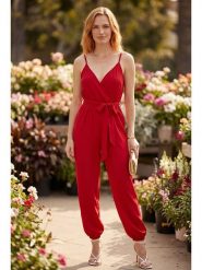 SOULSHAE Kombinezon w kolorze czerwonym rozmiar: XXL/3XL. Czerwone kombinezony SOULSHAE, xl, bez wzorów, z tkaniny, bez kołnierzyka, bez ramiączek. Za 144.95 zł.