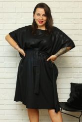 Sukienka POŁYSKUJĄCA wiązana oversize nietoperz ROLANDA czarna PROMOCJA. Czarne sukienki KARKO, na co dzień, l, bez wzorów, z dresówki, bez kołnierzyka, plus size, bez ramiączek, midi, dla puszystych. Za 248.50 zł.