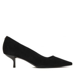 Czółenka Guess. Czarne czółenka Guess, z aplikacjami, bez obcasa, bez zapięcia. Za 679.99 zł.