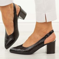 Czarne ażurowe czółenka damskie M.Daszyński 2263A-7. Czarne czółenka M.Daszyński, na lato, w ażurowe wzory, ze skóry, casualowe, bez obcasa, na słupku, bez zapięcia. Za 169.00 zł.