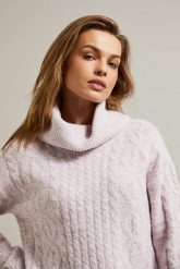 Sweter z grubym goltem różowy. Czerwone swetry MOODO, l, bez wzorów, z elastanu, bez ramiączek. W wyprzedaży za 59.99 zł.