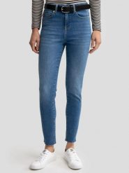 Jeansy damskie z wysokim stanem niebieskie Adela High Waist 137. Niebieskie jeansy BIG STAR, l, bez wzorów, z jeansu, eleganckie, z podwyższonym stanem. W wyprzedaży za 119.99 zł.