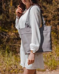 Torebka skórzana damska DAN-A T195B szara. Szare torebki klasyczne DAN-A, bez wzorów, ze skóry, biznesowe, bez dodatków. Za 399.99 zł.