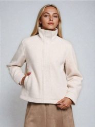 Prążkowana kurtka ze stójką - kremowy. Białe kurtki Sinsay, l, bez wzorów, prążkowane, bez kaptura. Za 99.99 zł.