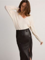 Sweter z domieszką wełny - kremowy. Białe swetry Reserved, l, bez wzorów, z dzianiny, bez ramiączek. W wyprzedaży za 69.99 zł.