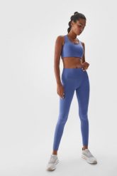 4F Legginsy treningowe z wysokim stanem damskie - granatowe L. Niebieskie legginsy 4f, l, bez wzorów, z dzianiny, z podwyższonym stanem, na fitness i siłownię. W wyprzedaży za 69.99 zł.