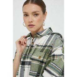 Noisy May koszula Flanny damska kolor zielony relaxed. Zielone koszule Noisy May, m, bez wzorów, z materiału, bez kołnierzyka, bez ramiączek. W wyprzedaży za 164.99 zł.