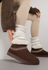 Ciemnobrązowe Wsuwane Śniegowce z Imitacji Zamszu Zdobione Haftem i Futerkiem Zetesse. Brązowe śniegowce Born2be, z aplikacjami, z jeansu, bez zapięcia. Za 99.99 zł.