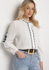 Biało-Niebieska Bawełniana Koszula Bez Kołnierzyka Zdobiona Haftem Gonavia. Białe koszule Born2be, l, z aplikacjami, z bawełny, eleganckie, bez kołnierzyka, bez ramiączek. Za 129.99 zł.