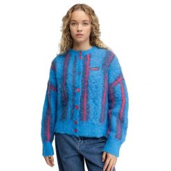 Damski kardigan z dzianiny Siroko Apollo-W Blue. Niebieskie swetry SIROKO, na zimę, bez wzorów, z dzianiny, bez ramiączek. Za 169.00 zł.