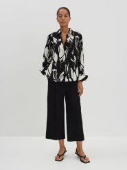 Someday Bluzka "Zerlian" w kolorze czarno-białym rozmiar: 38. Czarne bluzki someday., bez wzorów, bez kołnierzyka, bez ramiączek. Za 173.99 zł.