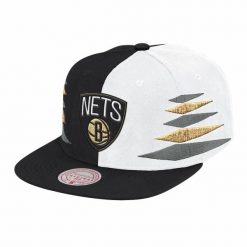 Czapka z daszkiem Mitchell & Ness NBA Diamond Cut Brooklyn HHSS1093-BNEYYPPPBKWH. Białe czapki z daszkiem Mitchell & Ness, bez wzorów, sportowe. Za 89.00 zł.