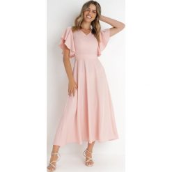 Różowa Rozkloszowana Sukienka Zdobiona Falbanami Emilienne. Czerwone sukienki Born2be, na co dzień, s, z aplikacjami, z jeansu, eleganckie, bez kołnierzyka, bez ramiączek, maxi, proste. W wyprzedaży za 93.49 zł.