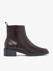 Bordowe skórzane botki. Czerwone botki Ryłko, bez wzorów, ze skóry, eleganckie, z okrągłym noskiem, za kostkę, bez obcasa, na obcasie, bez zapięcia. Za 499.99 zł.