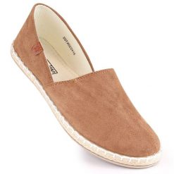 Espadryle damskie zamszowe z wycięciami taupe News 24TX02-2416 beżowy. Brązowe espadryle bez wzorów, z materiału, bez obcasa. W wyprzedaży za 119.54 zł.