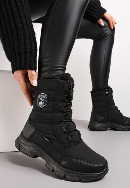 Czarne Śniegowce na Grubej Podeszwie z Ozdobnym Sznurowaniem Scorpias. Czarne śniegowce Renee, bez wzorów, z dzianiny, bez zapięcia. Za 119.99 zł.