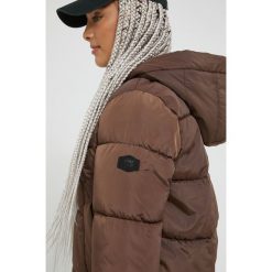 Only kurtka damska kolor brązowy zimowa. Brązowe kurtki ONLY, na zimę, s, bez wzorów, z kapturem. W wyprzedaży za 208.99 zł.