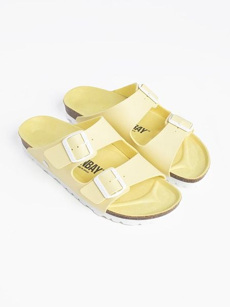 Sunbay Klapki "Trefle" w kolorze żółtym rozmiar: 39. Żółte klapki Sunbay, bez wzorów, klasyczne, z otwartym noskiem, bez obcasa, bez zapięcia. Za 127.95 zł.