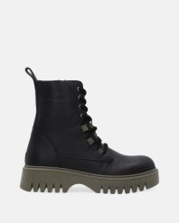 CZARNE SKÓRZANE WORKERY 0263004 1407 BLA. Czarne botki Venezia, bez wzorów, ze skóry, bez obcasa, bez zapięcia. Za 389.00 zł.