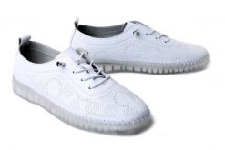 Filippo DP7810/26 WH, półbuty damskie. Białe półbuty wsuwane Filippo, bez wzorów, ze skóry, bez obcasa. Za 164.90 zł.