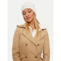 Czapka Guess. Białe czapki zimowe Guess, z aplikacjami. Za 169.99 zł.