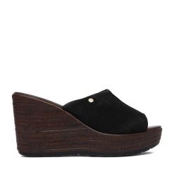 Klapki Lasocki. Czarne klapki Lasocki, bez wzorów, bez obcasa, bez zapięcia. Za 179.99 zł.